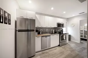 970 SW 9th St, Miami, FL 33130 - Photo 8