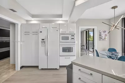 2000 Island Blvd #401, Aventura, FL 33160 - Photo 12