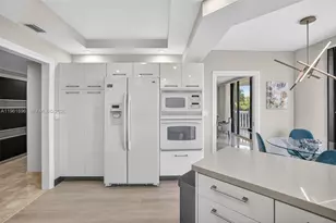 2000 Island Blvd, Aventura, FL 33160 - Photo 12