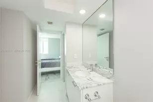 55 SE 6th St, Miami, FL 33131 - Photo 28