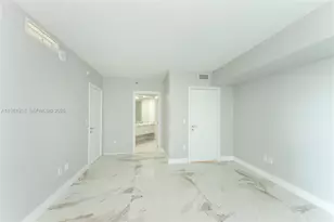 55 SE 6th St, Miami, FL 33131 - Photo 18