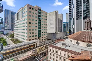 121 NE 5th St, Miami, FL 33132 - Photo 22