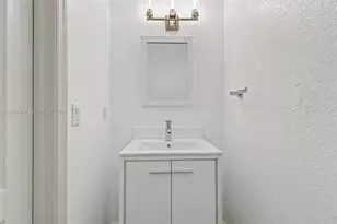 11647 NE 18th Dr, North Miami, FL 33181 - Photo 24