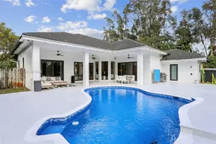 12100 NW 21st Ct, Plantation, FL 33323 - Photo 2