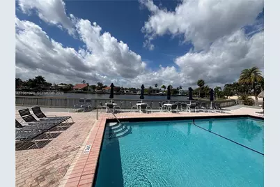 2001 Atlantic Shores Blvd #409, Hallandale Beach, FL 33009 - Photo 4