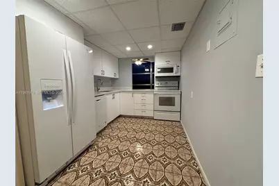 2001 Atlantic Shores Blvd #409, Hallandale Beach, FL 33009 - Photo 6