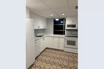2001 Atlantic Shores Blvd #409, Hallandale Beach, FL 33009 - Photo 6