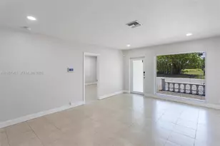 3241 NE 17th Ave, Oakland Park, FL 33334 - Photo 10