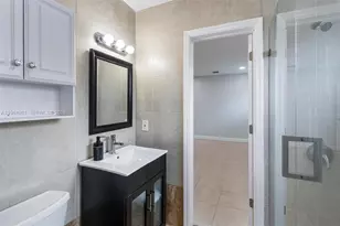 3241 NE 17th Ave, Oakland Park, FL 33334 - Photo 16