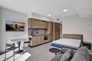 121 NE 5th St, Miami, FL 33132 - Photo 14