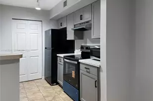 11133 SW 8th St, Pembroke Pines, FL 33025 - Photo 4