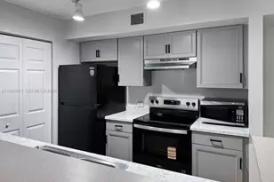 11133 SW 8th St, Pembroke Pines, FL 33025 - Photo 6