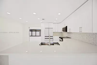 21 SE 7th St, Pompano Beach, FL 33060 - Photo 10