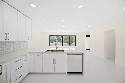 21 SE 7th St, Pompano Beach, FL 33060 - Photo 16