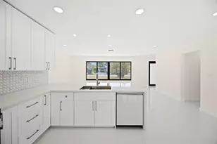 21 SE 7th St, Pompano Beach, FL 33060 - Photo 16