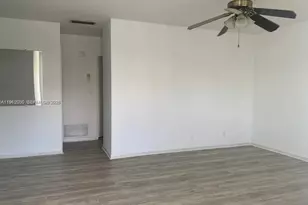 637 NE 6th Ct, Boynton Beach, FL 33435 - Photo 2