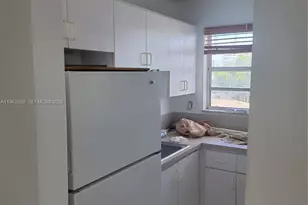 2150 Bay Dr, Miami Beach, FL 33141 - Photo 4