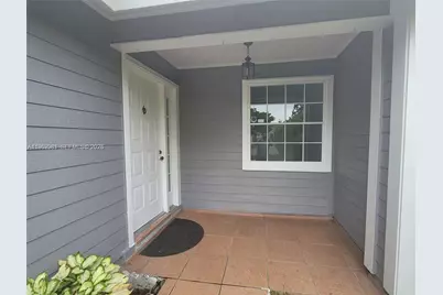 10304 SW 139th Pl, Miami, FL 33186 - Photo 4