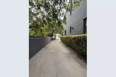 1385 NW 15th St, Miami, FL 33125 - Photo 4