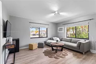 715 NE 6th St, Hallandale Beach, FL 33009 - Photo 4