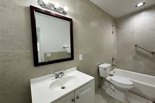 2640 NE 8th Ave, Wilton Manors, FL 33334 - Photo 12