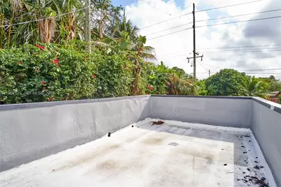 25 NE 12th St, Fort Lauderdale, FL 33304 - Photo 10