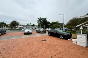 823 NE 10th St, Hallandale Beach, FL 33009 - Photo 26