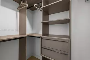 11 NE 6th St, Miami, FL 33132 - Photo 18