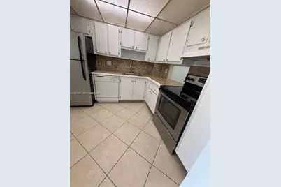 301 Cambridge Rd #106, Hollywood, FL 33024 - Photo 6