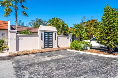 7412 Big Cypress Dr, Miami Lakes, FL 33014 - Photo 4