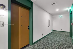 11 NE 6th St, Miami, FL 33132 - Photo 12