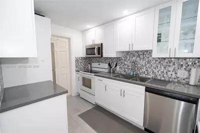 1021 Hillsboro Mile #204, Hillsboro Beach, FL 33062 - Photo 12