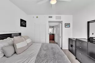 300 S Biscayne Blvd, Miami, FL 33131 - Photo 36