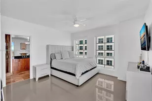 300 S Biscayne Blvd, Miami, FL 33131 - Photo 16