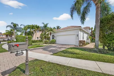 240 E Isle Verde Way, Palm Beach Gardens, FL 33418 - Photo 2