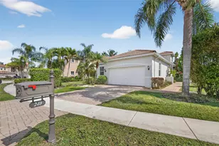 240 E Isle Verde Way, Palm Beach Gardens, FL 33418 - Photo 2