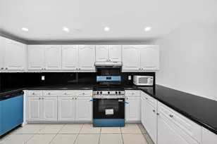 1285 W 42nd Pl, Hialeah, FL 33012 - Photo 20