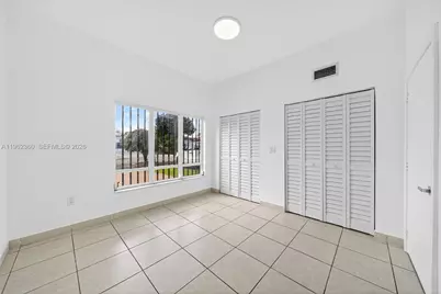 1285 W 42nd Pl, Hialeah, FL 33012 - Photo 12