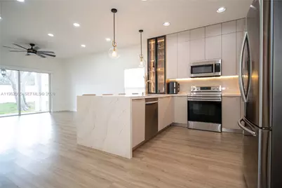 13746 SW 32nd St, Miramar, FL 33027 - Photo 4