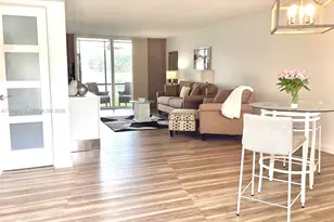 9423 S Hollybrook Lake Dr, Pembroke Pines, FL 33025 - Photo 1