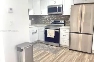 9423 S Hollybrook Lake Dr, Pembroke Pines, FL 33025 - Photo 2