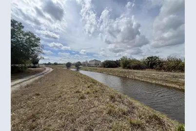 1913 Roderick Ln, Lehigh Acres, FL 33972 - Photo 4