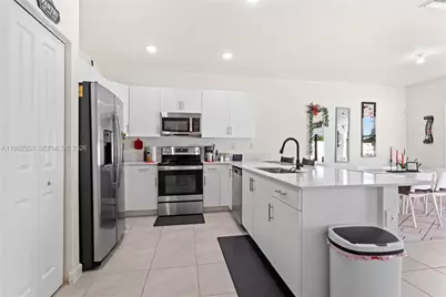 11438 W 34th Ct, Hialeah, FL 33018 - Photo 6