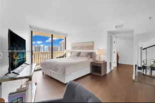 1000 W Island Blvd, Aventura, FL 33160 - Photo 18