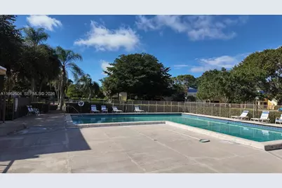 177 Lakeview Dr #103, Weston, FL 33326 - Photo 2