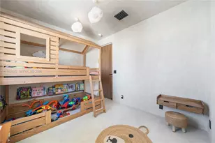 325 Meridian Ave, Miami Beach, FL 33139 - Photo 32