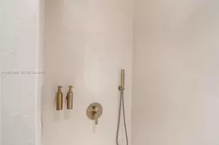 325 Meridian Ave, Miami Beach, FL 33139 - Photo 20