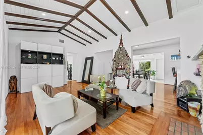 318 NE 105th St, Miami Shores, FL 33138 - Photo 4