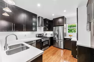 318 NE 105th St, Miami Shores, FL 33138 - Photo 2