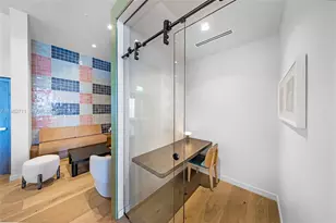 11 NE 6th St, Miami, FL 33132 - Photo 32